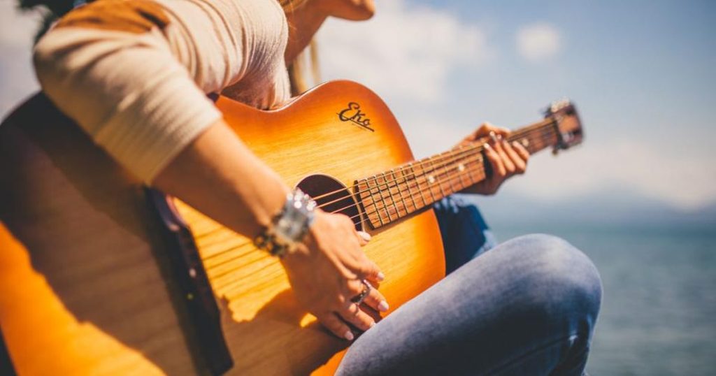 Apps for learning to play guitar on your own