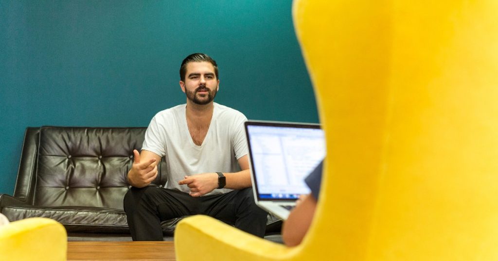 Ako si vytvoriť životopis v telefóne: aplikácie a podrobné pokyny.